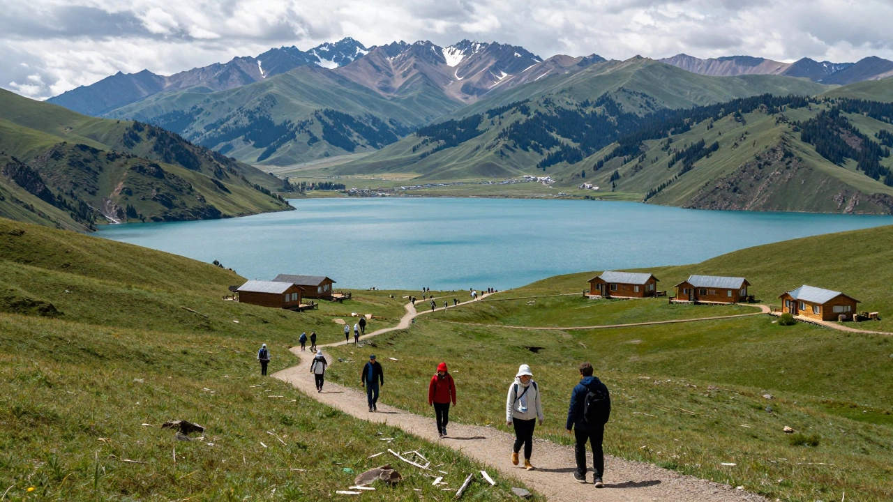 Туристы в горах Алатау и озере Балхаш с эколоджами